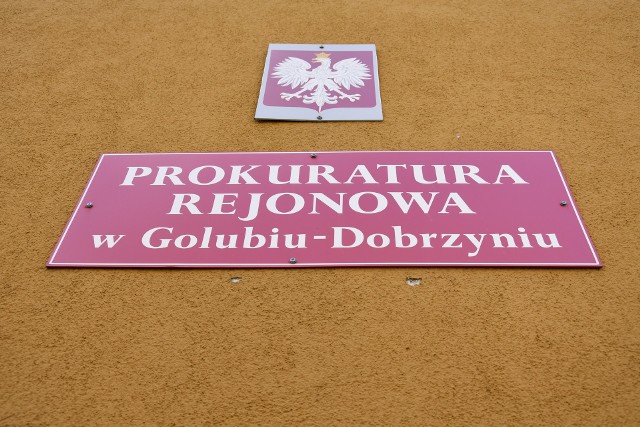 Prokurator Rejonowy w Golubiu-Dobrzyniu skierował akt oskarżenia do sądu. Nieuczciwemu urzędnikowi grozi do 8 lat pozbawienia wolności. Usłyszał 15 zarzutów