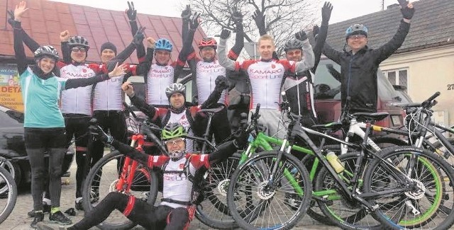 11-osobowa ekipa Kamaro Sport Line Skarżysko-Kamienna w dobrych humorach zainaugurowała nowy sezon w MTB Cross Maraton. Pierwsze zawody z tego cyklu miały miejsce w podkieleckich Daleszycach. 