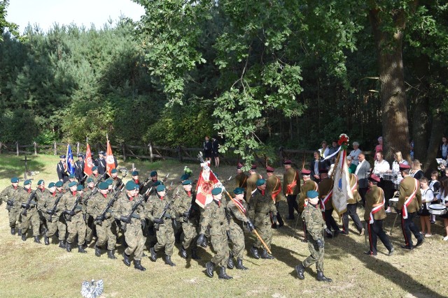 Przemarsz kompanii reprezentacyjnej Wojska Polskiego, Gwardii Narodowej imienia Tadeusza Kościuszki i strażaków