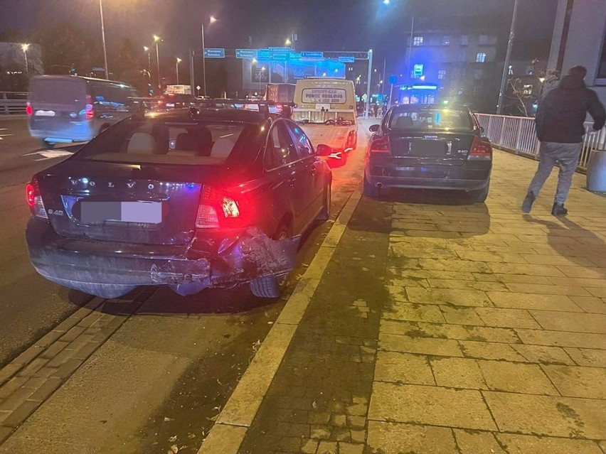 Kraków. Zderzenie trzech samochodów na rondzie Mogilskim