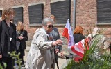 83. rocznica pierwszego transportu Polaków do Auschwitz. To on dał początek mrocznej historii obozu. Jest nowe centrum obsługi turystów