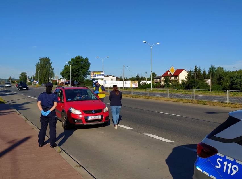  Policja z radnymi i senatorem przestrzegała kierowców na kieleckich ulicach przed jazdą po pijanemu [WIDEO, ZDJĘCIA]