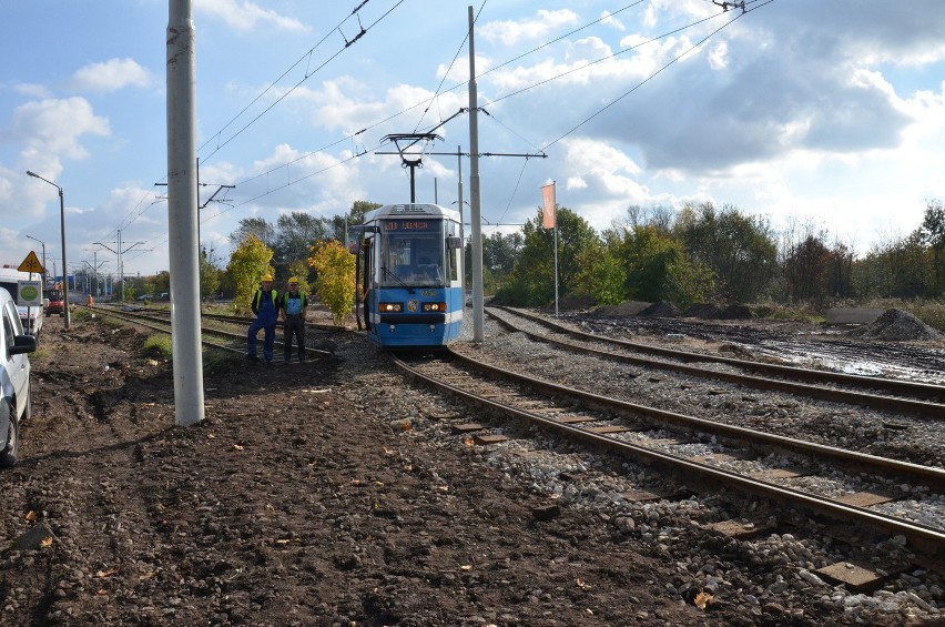 Leśnica bez tramwajów. Torowisko na Kosmonautów było zamknięte [ZDJĘCIA]