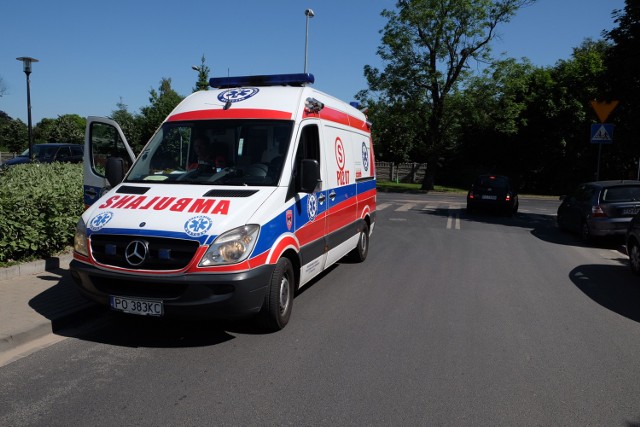 Kierująca skodą z obrażeniami ciała została przewieziona do szpitala w Chojnicach.