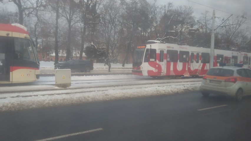 Na Hucisku wykoleił się tramwaj (18.01.2020). Jadący w kierunku Siedlec musieli korzystać z komunikacji zastępczej