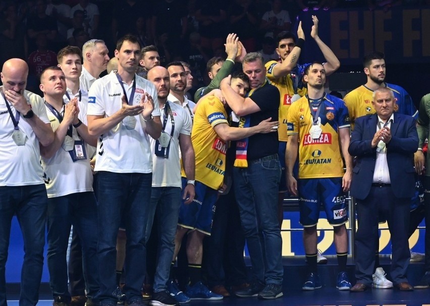 Wielkie emocje w szatni Łomży Vive Kielce po finale Ligi Mistrzów! Słowa, które wyciskają łzy. Ten film musi zobaczyć każdy
