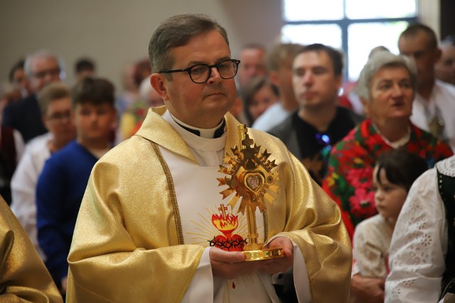 Wprowadzenie relikwii z krwi św. Jana Pawła II w Bukowinie Tatrzańskiej. W uroczystości wziął udział kard. Stanisław Dziwisz.