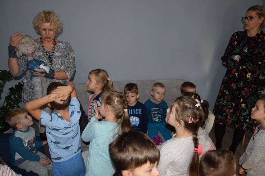 Maluchy z przedszkola w Dobrem zawędrowały do radziejowskiej biblioteki - usłyszały ulubione bajki
