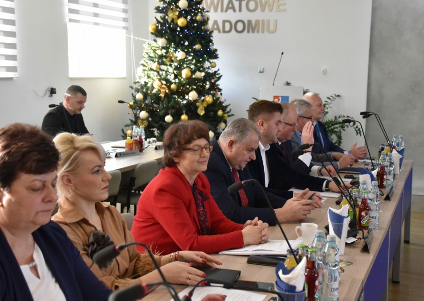 Powiat radomski przyjął budżet na 2024 rok. Samorząd przeznaczy na inwestycje 60 milionów złotych