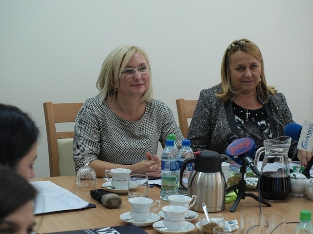 Agnieszka Pachciarz, prezes Narodowego Funduszu Zdrowia (pierwsza od lewej), wraz z dyrektor świętokrzyskiego NFZ Zofią Wilczyńską, uczestniczyła w konferencji prasowej poświęconej ZIP.