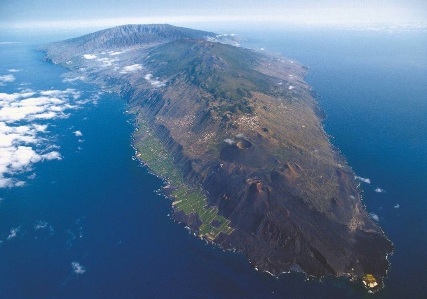 Cumbre Vieja to wulkan położony na Wyspach Kanaryjskich. Na...