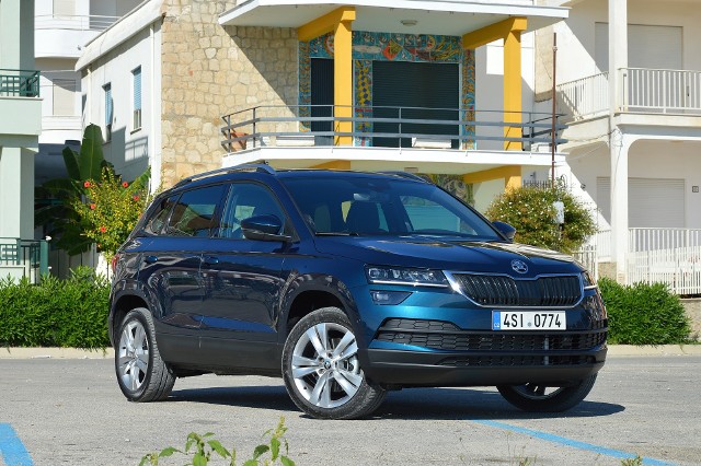 Skoda Karoq - testNa rynek wkracza najnowszy model Skody - Karoq. To auto z segmentu kompaktowych SUV-ów. Cennik tego samochodu rozpoczyna się od kwoty 87 900 zł.Fot. Wojciech Frelichowski