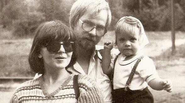 Włocławek 1979 r. Jolanta i Marek Frąckiewiczowie z córką Magdą. Kasia urodziła się rok później. Miała trzy miesiące, gdy zginął jej ojciec. Jej siostra - 2,5 roku.