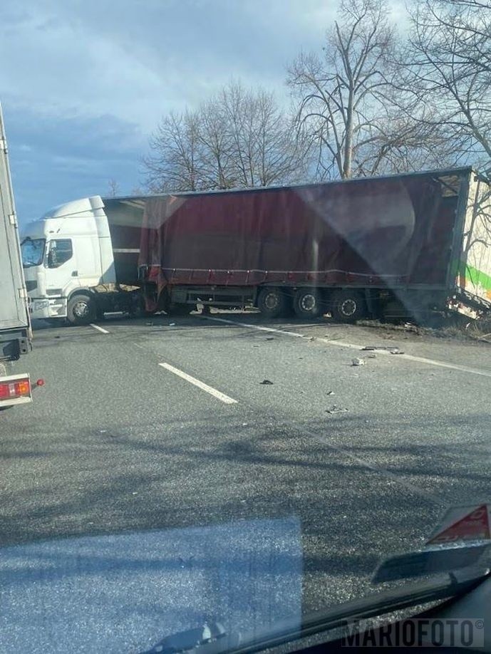 Wypadek w Dąbrowie na drodze krajowej nr 46.