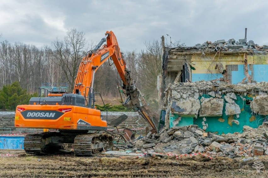 Rozpoczęła się rozbiórka starej infrastruktury Fali. To...