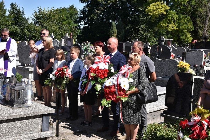 Pacanów oddał hołd bohaterom Westerplatte pochowanym w Zborówku. Zobacz zdjęcia