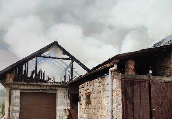 Gmina Krzeszowice. Znęcał się nad rodziną, miał nakaz opuszczenia domu, więc spalił stodołę