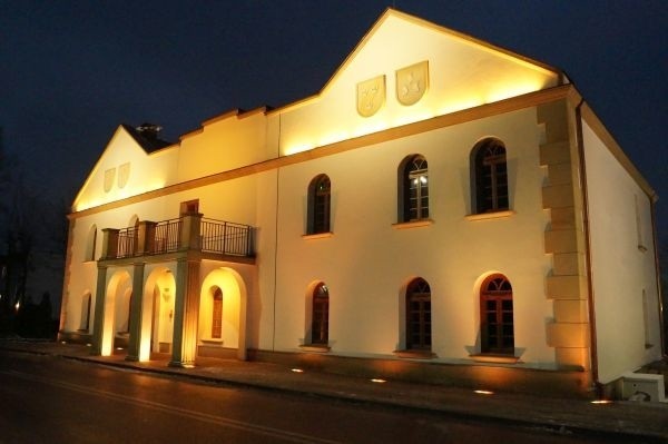 Pałac Biskupów w Koziegłowach zyskał efektowną iluminację