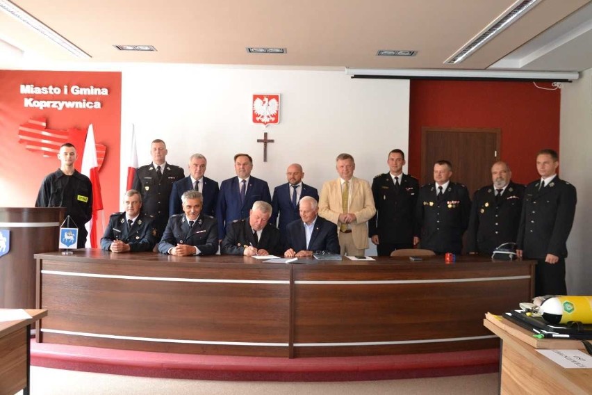 9. jednostek OSP z gminy Koprzywnica dostało nowoczesny sprzęt ratownictwa medycznego i drogowego. Pieniądze pochodzą z Funduszu Pomocy Pokr