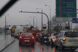 MPK Poznań: Gigantyczne korki na Gdyńskiej i Bałtyckiej. Autobusy jeżdżą według rozkładu „na chybił trafił”