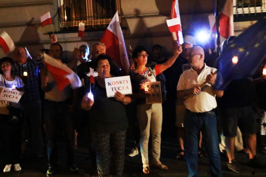 Przed sądeckim sądem manifestacja o trzecie veto [ZDJĘCIA, WIDEO]