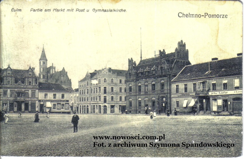 Poczta na rynku w Chełmnie. Koło niej w październiku 1899...