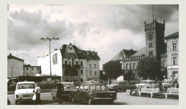 Jedno ze zdjęć archiwalnych przedstawiających plac Wolności w Szczecinku, lata 70. XX wieku