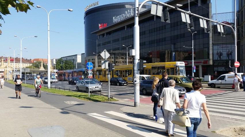 Wrocław: Awaria tramwaju na Powstańców Śląskich (ZDJĘCIA)