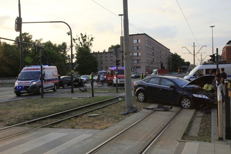 W tym miejscu krzyżuje się łącznie 14 pasów ruchu i...