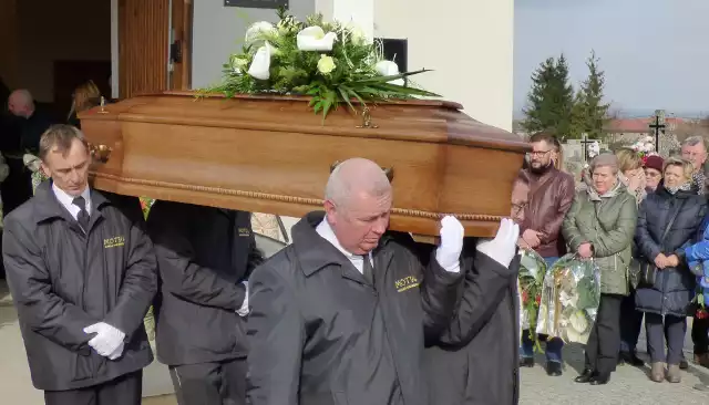 Pogrzeb Mirosława Kapla, spółdzielcy i działacza sportowego, odbył się w piątek, 1 marca, w Busku-Zdroju.