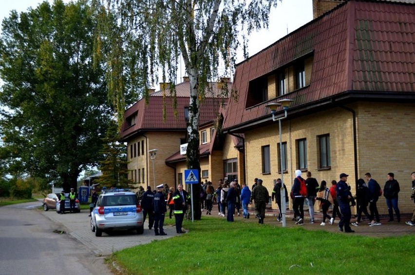 Kilkudziesięciu funkcjonariuszy zabezpieczało trasy...