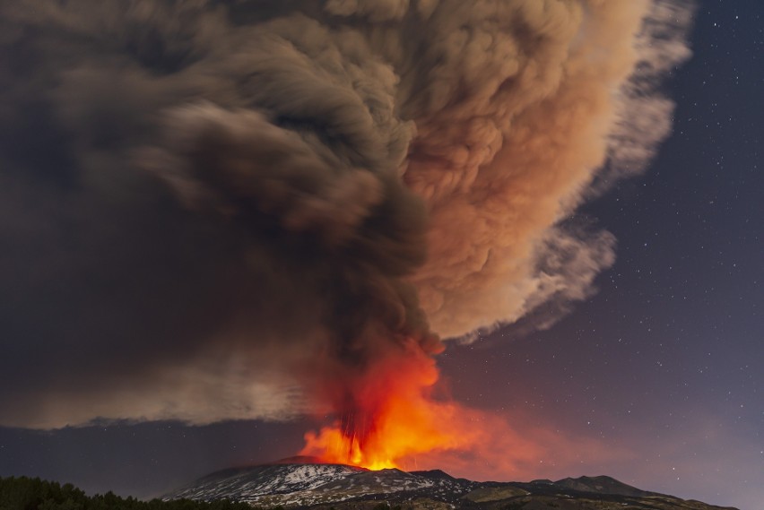 Włochy: Pierwszy wybuch Etny w tym roku. Moc energii zachwyciła i przeraziła (WIDEO)