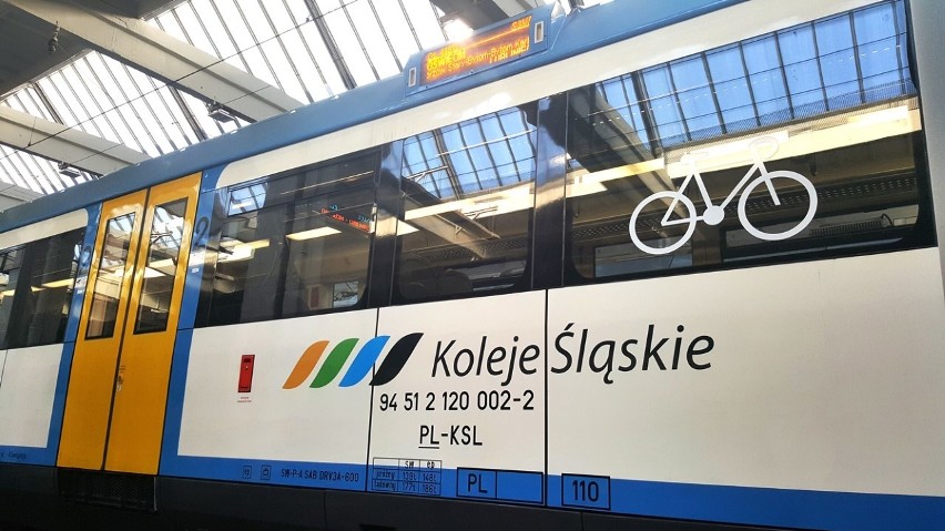 Zmodernizowany pociąg 14WE Kolei Śląskich już na torach ZDJĘCIA