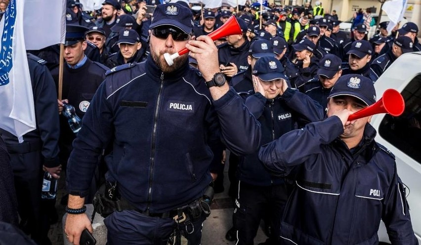 Policjanci z całej Polski masowo idą na zwolnienia lekarskie