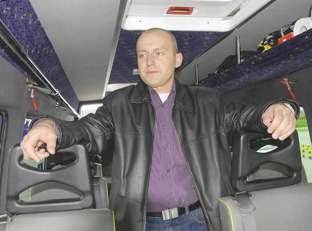 - Na potrzeby komunikacji mogę przeznaczyć jeden bus, który ma 20 miejsc siedzących i 8 stojących. Jeśli będzie trzeba, kupię kolejny pojazd - deklaruje Rafał Osiński.