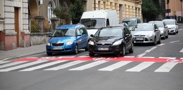 Samochody nie mogą zatrzymywać się na śluzach, rowerzyści są na nich bezpieczni.