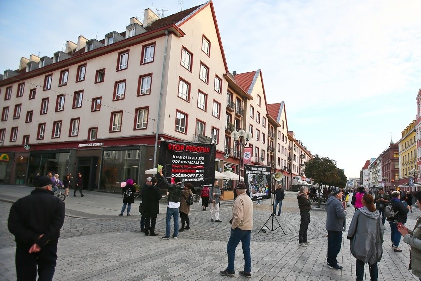 Pro life kontra LGBT we Wrocławiu. Gorąca pikieta [ZDJĘCIA]               