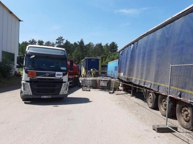 Kolejny transport z niebezpiecznymi chemikaliami wyjechał z posesji w Żorach