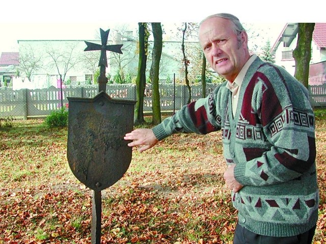 - Ludzie zamazywali smołą nazwiska na grobach, żeby zmarli nie doprowadzili do żywych - mówi Alfred Kupczok.