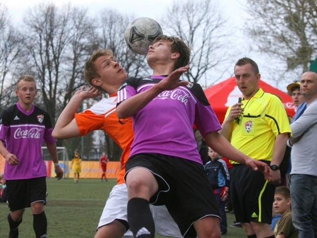 12 zespołów, po 6 w obu kategoriach grało w finale Coca-Cola Cup w Gdańsku. 