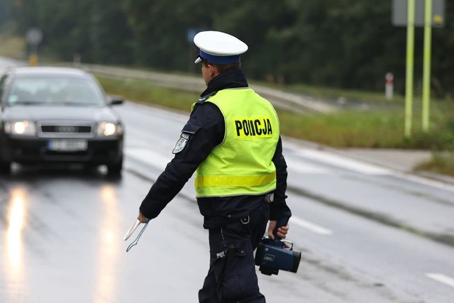 Dwóch kierowców straciło prawa jazdy, bo przekroczyli prędkość w terenie zabudowanym.