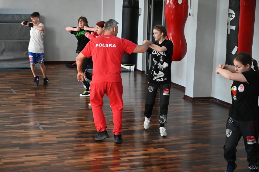 Wojciech Bartnik poprowadził otwarty trening w klubie RUSHH Kielce. Spotkał się tez z uczniami świętokrzyskich szkół. Zobacz zdjęcia 