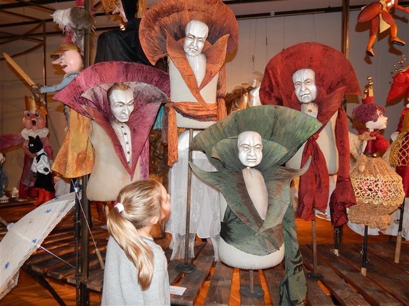 Opolski Teatr Lalki i Aktora prezentuje lalki ze swoich...