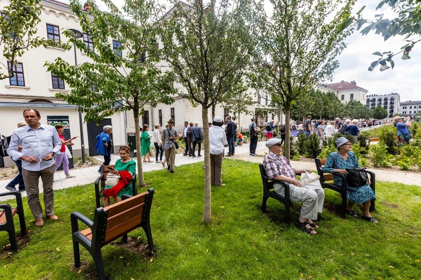 Kraków. Park przy Karmelickiej "zielonym pomnikiem" Szymborskiej, więc dzielnica apeluje o inne miejsce dla pomnika Orląt Lwowskich