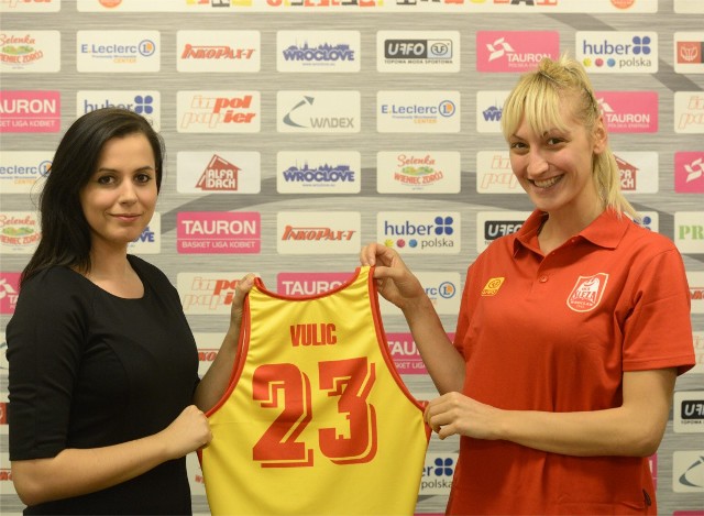 Bojana Vulić (z prawej) będzie zdobywała punkty dla Ślęzy Wrocław