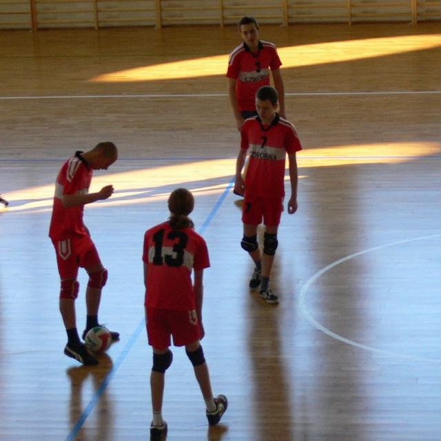 Reprezentanci Gimnazjum nr 4 sprawili dużą niespodziankę pokonując 2:1 "Trójkę".