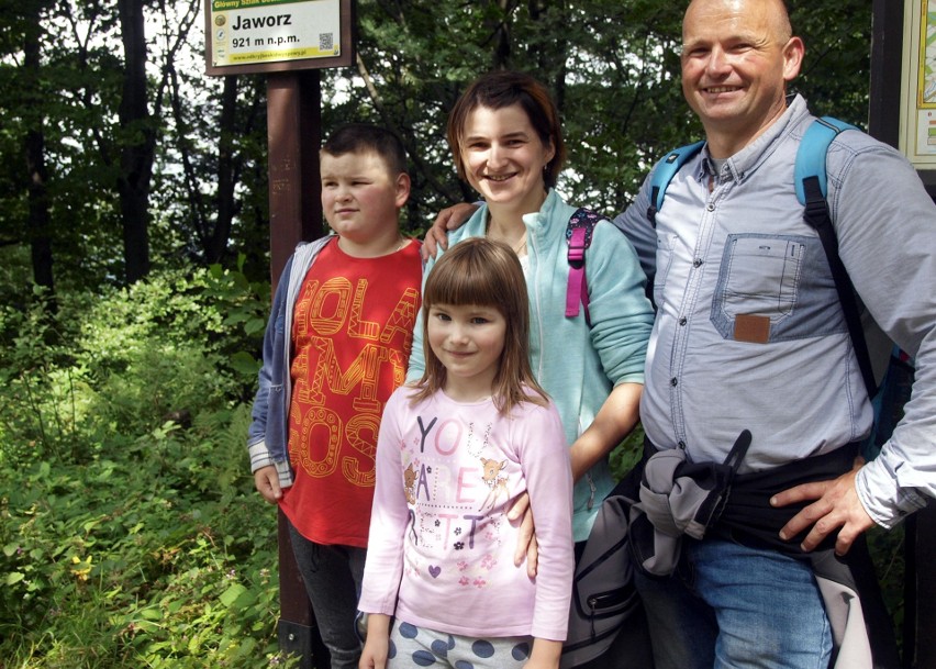 Odkryj Beskid Wyspowy. W sobotni deszczowy wieczór pokonali Korab, a w niedzielny słoneczny poranek wspięli się na Jaworz