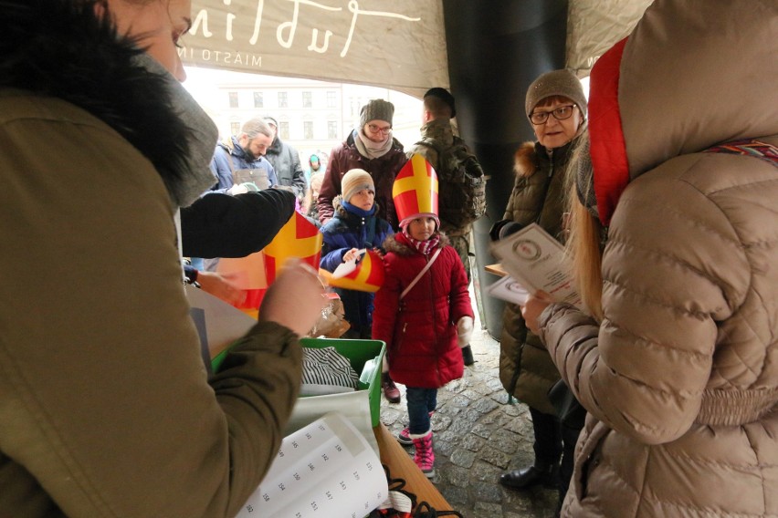 Orszak świętego Mikołaja. Było kolorowo, licznie a Mikołaj jechał bryczką [ZDJĘCIA, WIDEO]