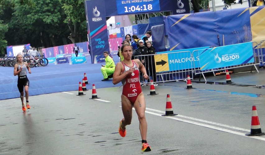 Józefina Młynarska podczas rywalizacji triathlonowych...