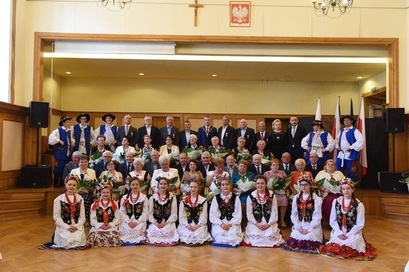 Wieliczka. Małżeństwa z półwiecznym stażem odebrały medale [ZDJĘCIA]